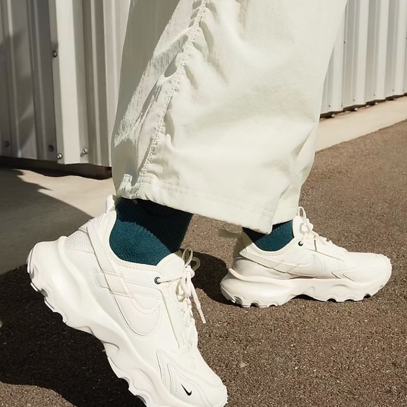 Nike TC 7900 Sneakers - Picture 5 of 10